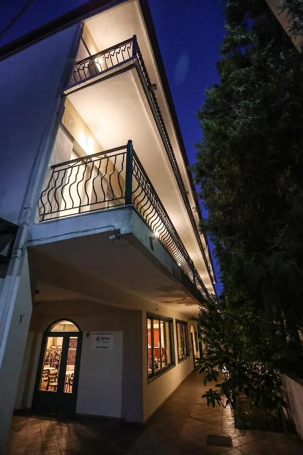 Aparthotel Spanos Apartments Anna'S Lodge Polychrono